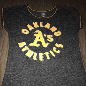 Women’s MLB Oakland A’s graphic t-shirt Size M.